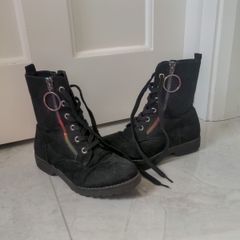 Girls boots
