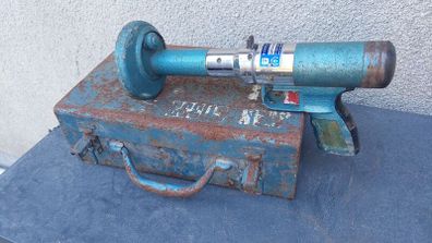 Concrete stud gun