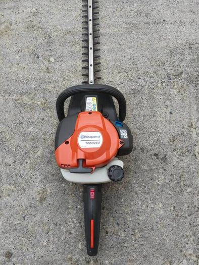 Husqvarna hedge trimmer 122HD60 in new condition.