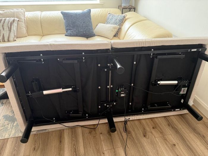 Motion bed with mattress