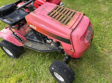 Ride on lawnmower