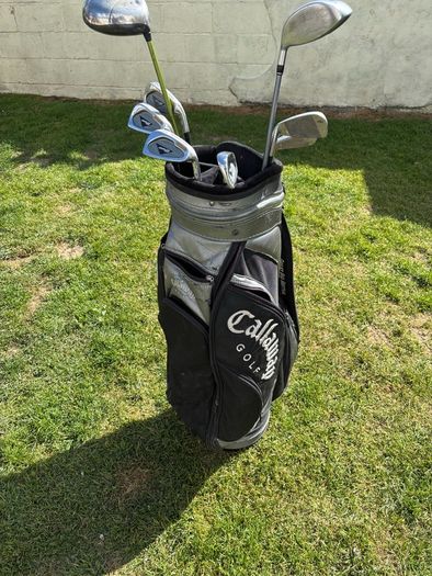 Stalemate golf bag with clubs inside