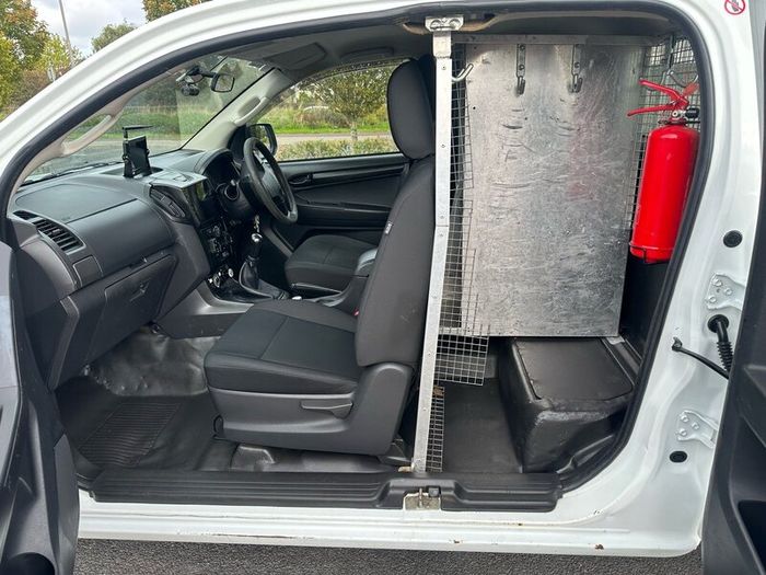 Isuzu D-Max 2.5 Diesel 4x4 Pick Up with Hi-ab