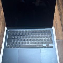 2024 MacBook Air 13 256GB  Barely Used