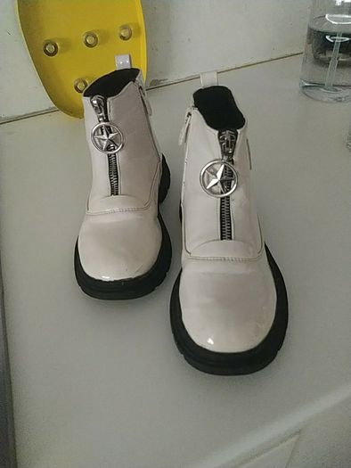 girls cream boots size 2