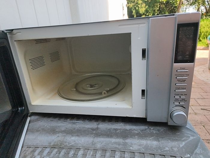 microwave Delonghi