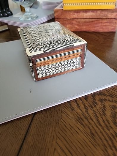 Trinket box mother of pearl