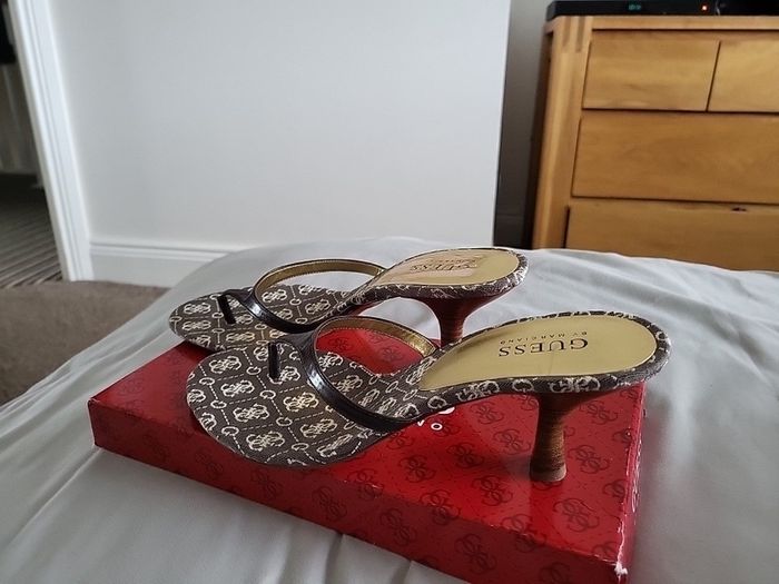 Guess Shoe