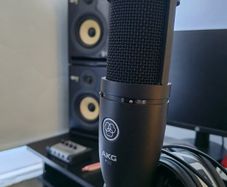 Akg p120