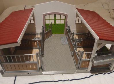 Schleich stable with accessories