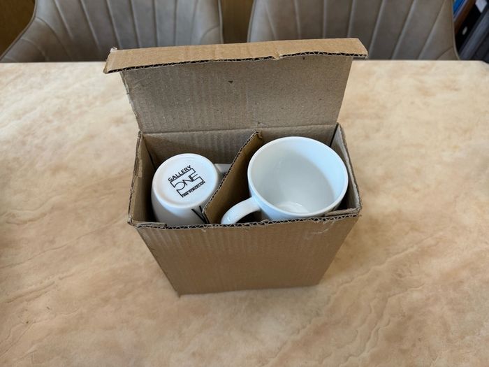 4 Porcelain Mugs