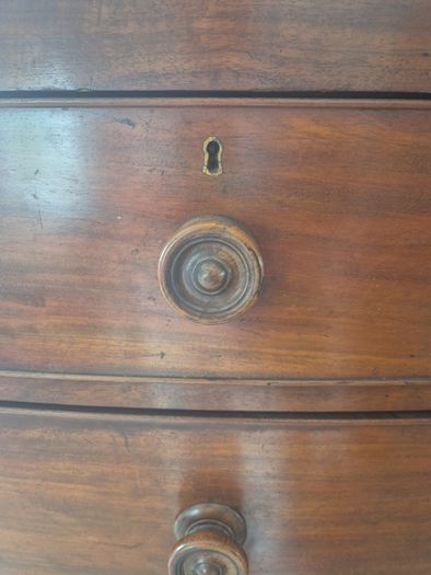 chest of drawers
