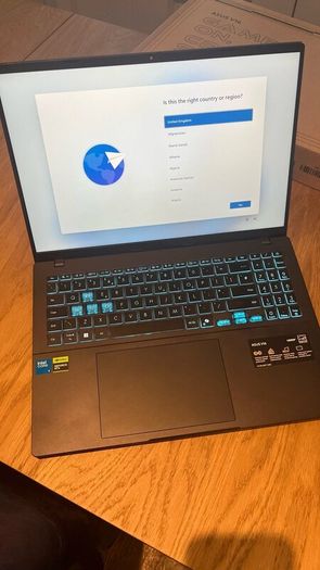 Gaming Laptop - ASUS V16  16" Intel Core 5 512 GB