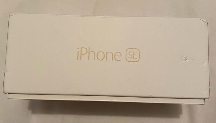 Apple iPhone SE Gold 32GB Sim Free in Brand New Condition