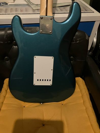 fender squier classic vibe strat