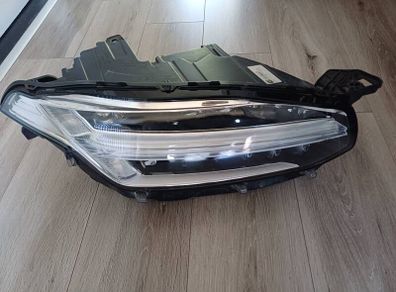Volvo XC90 (2015+) Driver Side Active Matrix LED Headlight - RHD (32228691)