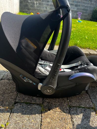 maxi cosy baby seat and base