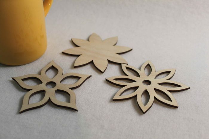 Wooden Coasters Home Decor - set of 4 Flowers Shape
