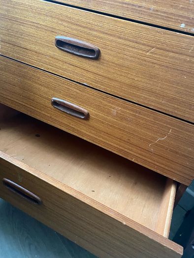 Chest of drawers