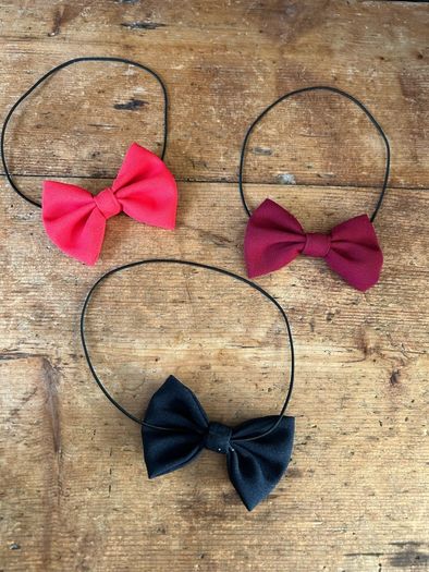 200 + new bow ties/dicky bows on elastic fancy dress party events