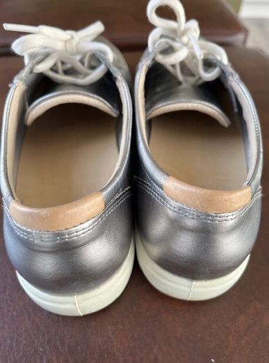 ECCO LEATHER SHOES. Ladies. EU 39 UK 6.   Colour Muted Aluminium Silver. Total comfort. 120 euro new. In very good lightly used condition.