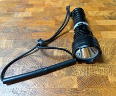 WholeFire XHP70 10k lumen diving torch + external charger