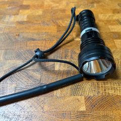 WholeFire XHP70 10k lumen diving torch + external charger