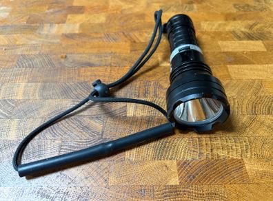 WholeFire XHP70 10k lumen diving torch + external charger