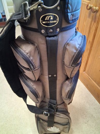 Golf Clubs. Complete Set Of Mens Right Handed Golf Clubs. Collect In Dublin Or Receive Via Post.