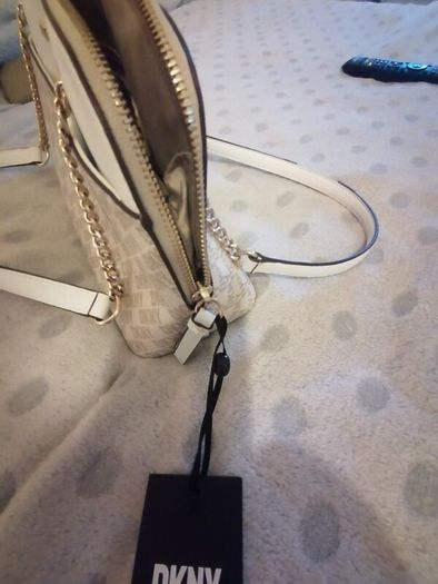 DKNY White and gold shoulder bag new