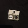 stud earrings Image 2