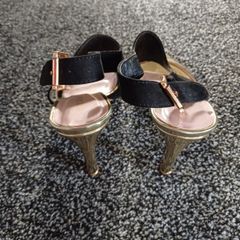 Black/Gold Sandals(Size:6)