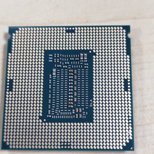 1x Intel Core i7 -9700. SRG13 3.0 GHz. Mint Condition