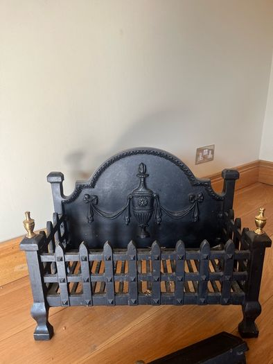 Cast iron grate / basket