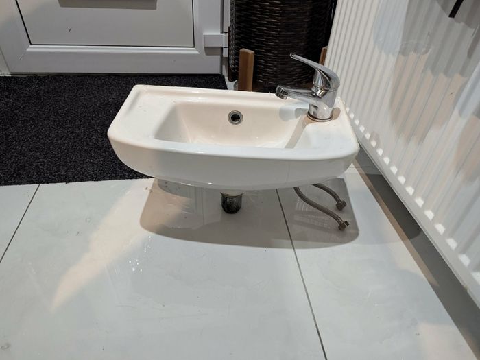Bathroom Sink (46cm x 23cm)