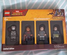 LEGO 2018 Bricktober Super Heroes  Minifigure Set, Toys R US Exclusive