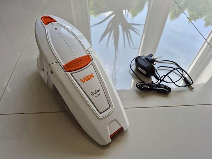 Car handheld vacuum cleaner