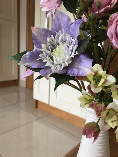 Stunning vase with Silk Flowers (Flowers are from Arnotts so exceptional Quality)