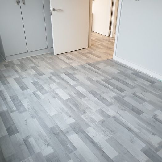 Laminate flooring service