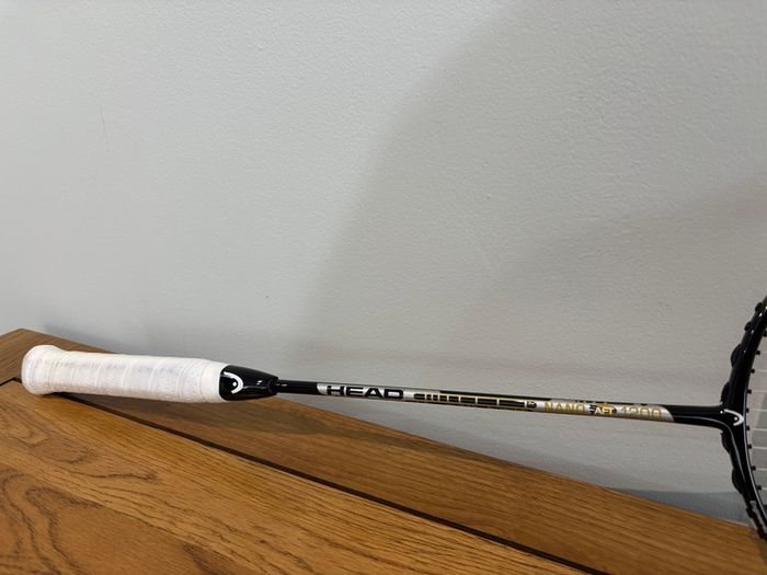 HEAD Badminton Racket with shuttlecocks