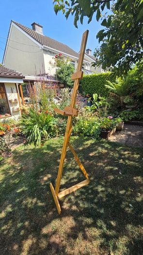 Easel
