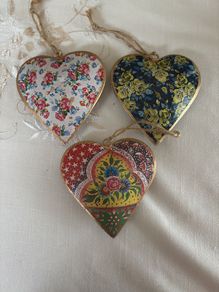 Metal Hearts - Shabby Chic (E5 each)2 with Pink Roses now Sold. 3 remain.