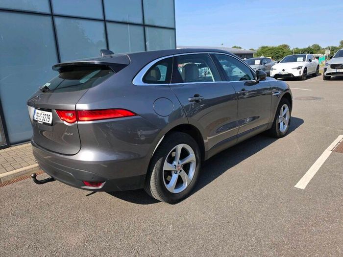 Jaguar F Pace