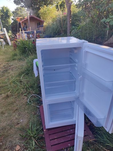 Powerpoint fridge freezer