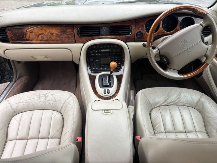 Jaguar XJ8 SE - Rare Car with large history