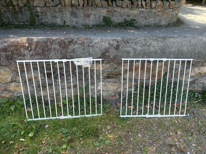 Stair safety gates