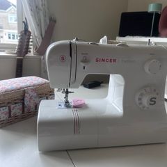 Sewing Machine and huge accessories/fabric bundle