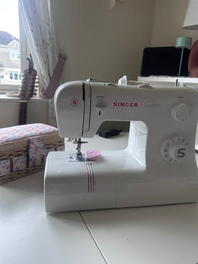 Sewing Machine and huge accessories/fabric bundle