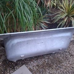 cast iron bathtub