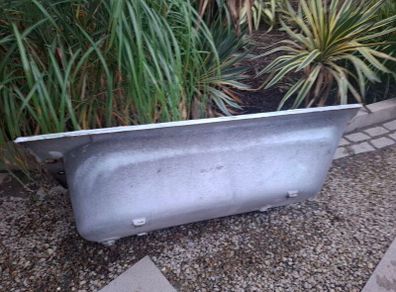 cast iron bathtub